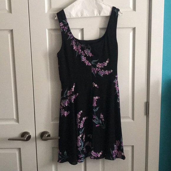 Le Chateau floral dress - Picture 3 of 4